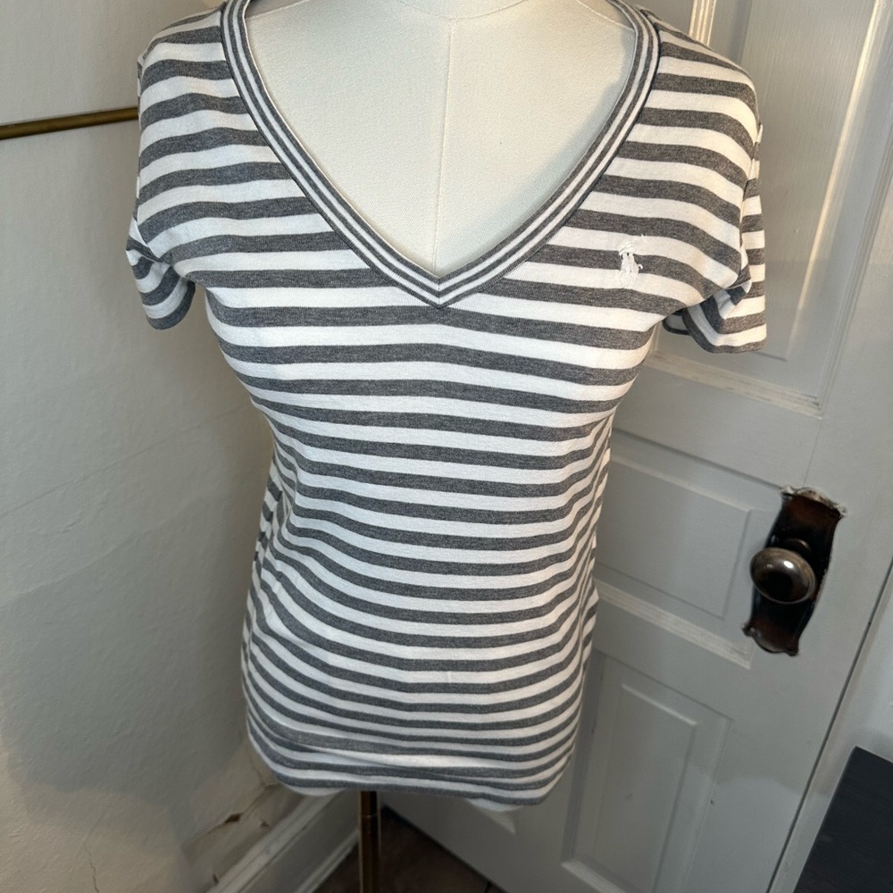 Polo Ralph Lauren V-Neck Tee Gray and white size Medium Like new